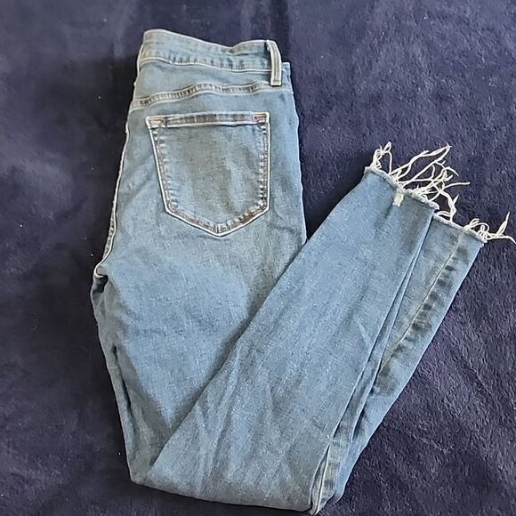 Old Navy Mid Rise Jeans - Picture 1 of 4